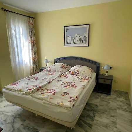 El Lobo De Mar Apartment Estepona